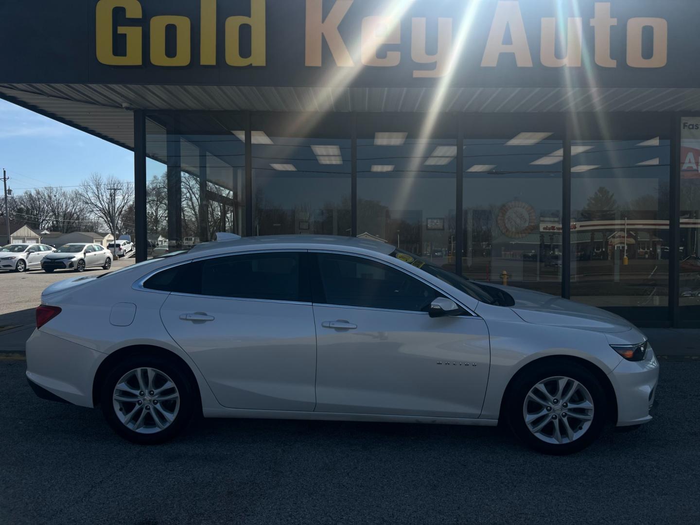 2016 Summit White Chevrolet Malibu 1LT (1G1ZE5ST2GF) with an 1.5L L4 DOHC 16V engine, 6-Speed Automatic transmission, located at 1633 W Kimberly, Davenport, IA, 52806, (563) 323-5341, 41.559456, -90.598732 - Photo#0